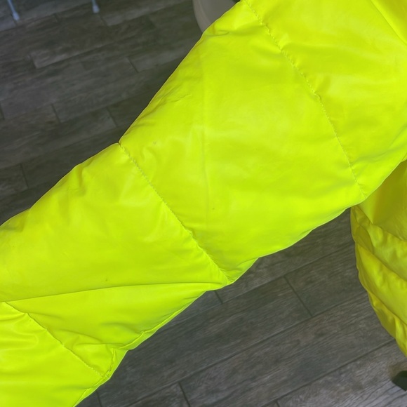 New unisex neon yellow DKNY winter coat. Size XXL - Picture 9 of 13